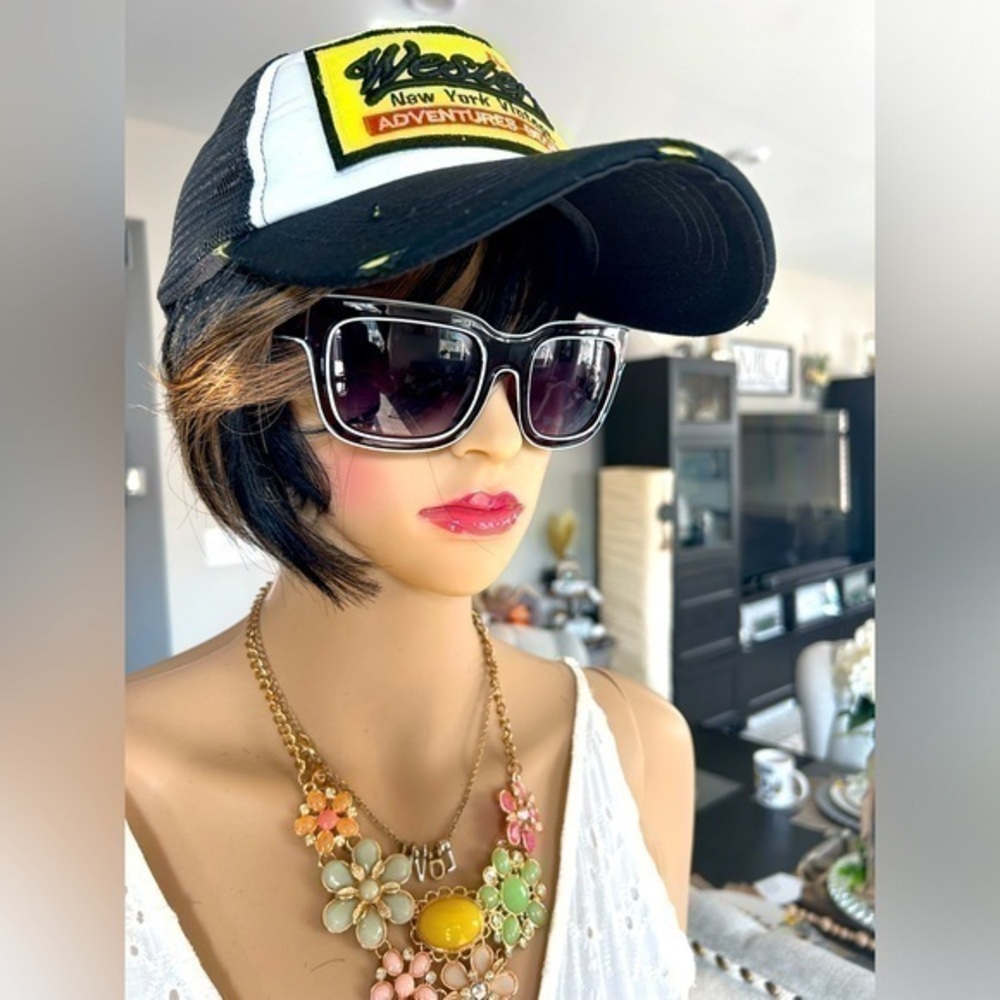 ✨NWOT Two toned retro vintage trendy sunshades sunglasses 😎